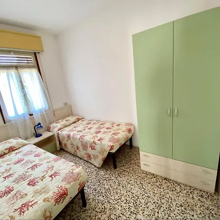 150m From The Sea Apartment *